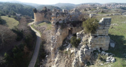 Hatay'daki Koz Kalesi de depremlerde hasar gördü