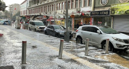 Mersin'de dolu yağışı sonrası sokaklar beyaza büründü