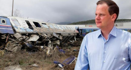 Yunanistan’daki tren kazasının ardından Altyapı ve Ulaştırma Bakanı Karamanlis istifa etti