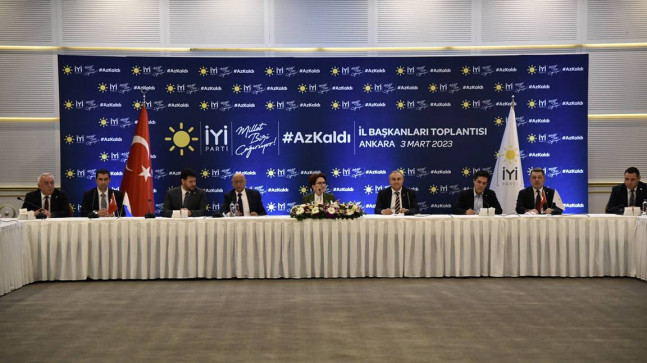 Akşener, il başkanlarıyla bir araya geldi