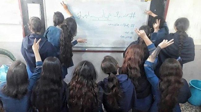 İran’ı karıştıran iddia: 650 kız öğrenci okula gitmemeleri için kasıtlı olarak zehirlendi