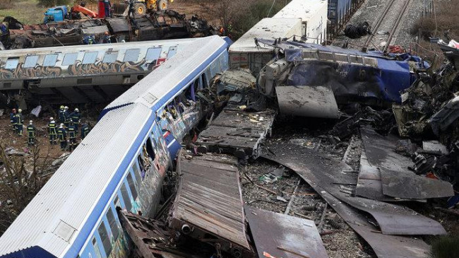 Yunanistan’daki tren kazasında 36 kişi hayatını kaybetti! Yunan Bakan Karamanlis istifa etti