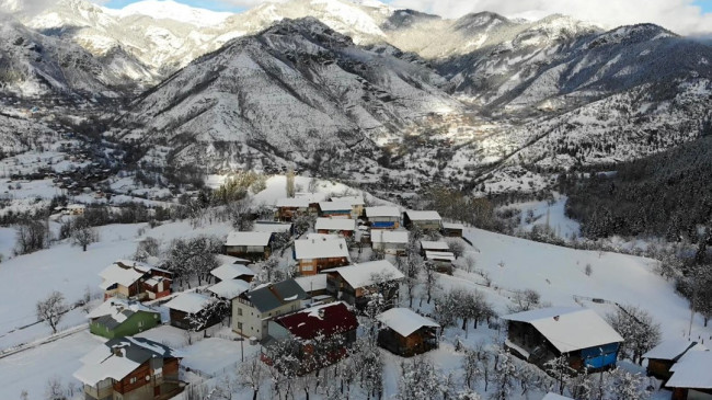 ‘Sakin şehir’ Şavşat, bembeyaz oldu