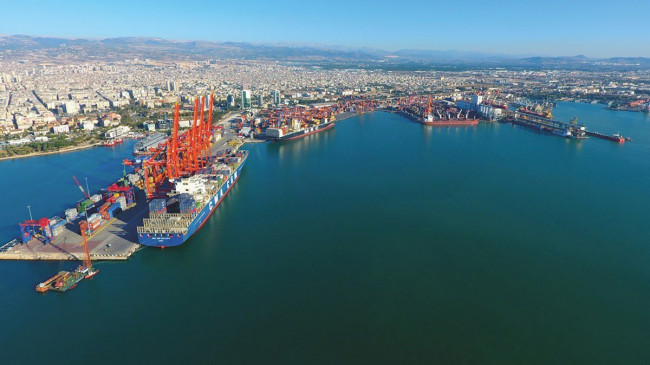 Mersin Uluslararası Limanı’nda depremzedelere yardım yüklerine ücret yok