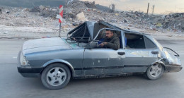 Enkaz altından çıkarılan araçla yolculuk