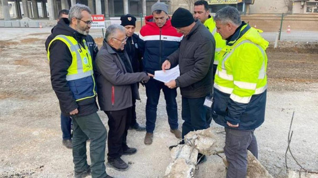 Elbistan’da depremzede esnaf için 72 saatte 2 konteyner çarşı kuruldu