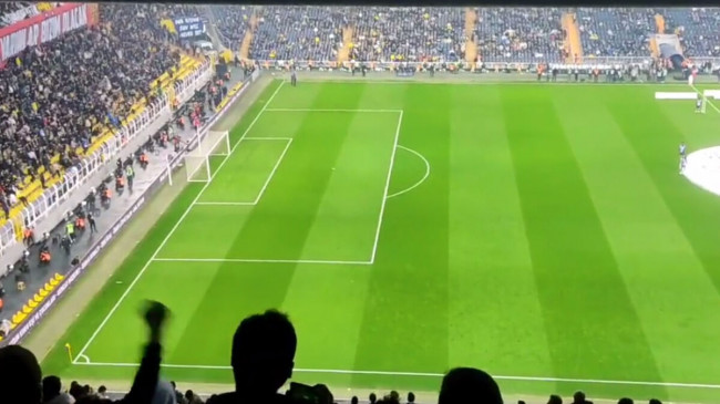 Fenerbahçe-Konyaspor maçı öncesi Fenerbahçe tribünlerinde ‘Hükümet istifa’ sloganları