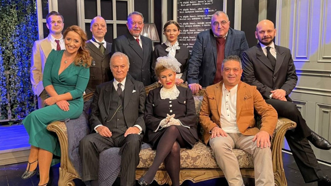 Tiyatro Ak’la Kara seyircilerin getirdiği oyuncakları depremzede çocuklara ulaştıracak