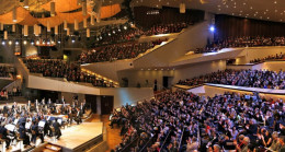 Berlin Filarmoni’de Türkiye’de depremzedeler için konser düzenliyor