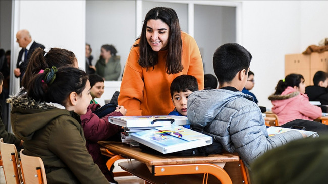 Depremzede öğrencilere "eğitim seti" gönderilmeye başlandı