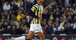 Fenerbahçe'nin yeni transferi Jayden Oosterwolde formayı giydi