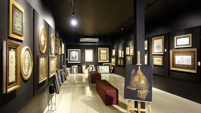 Gönüllü sanatçıların eserleriyle depremzedeler yararına mezat düzenlendi