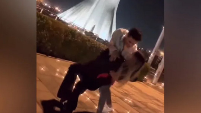 İran’da Azadi Kulesi’nin önünde dans eden çifte 10 yıl ceza: Suçları, izinsiz toplamak ve kamu fuhşuna teşvik – Son Dakika Dünya Haberleri