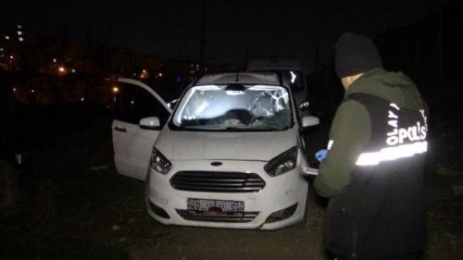 Kocaeli’nde sürücü dur ihtarına uymadı polise çarptı