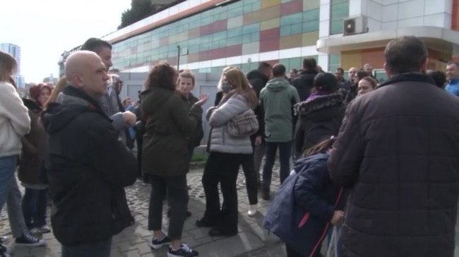 Özel okul önünde deprem protestosu – Son Dakika Türkiye Haberleri