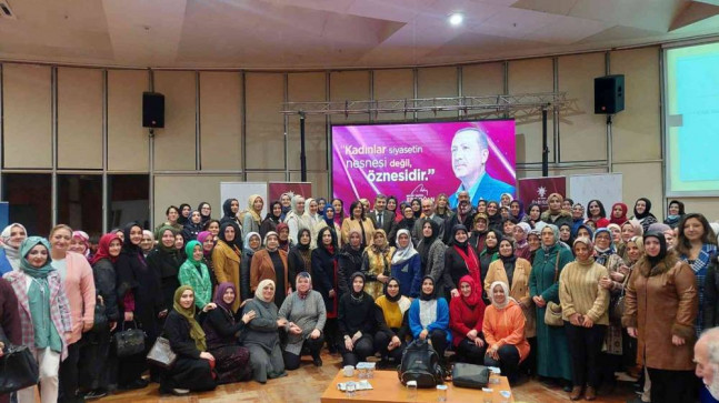 “Siyaset Akademisi Kadın” yoğun katılımla devam ediyor