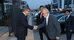 Saadet Partisi lideri Temel Karamollaoğlu, Gelecek Partisi Genel Başkanı Ahmet Davutoğlu’nu ziyaret etti