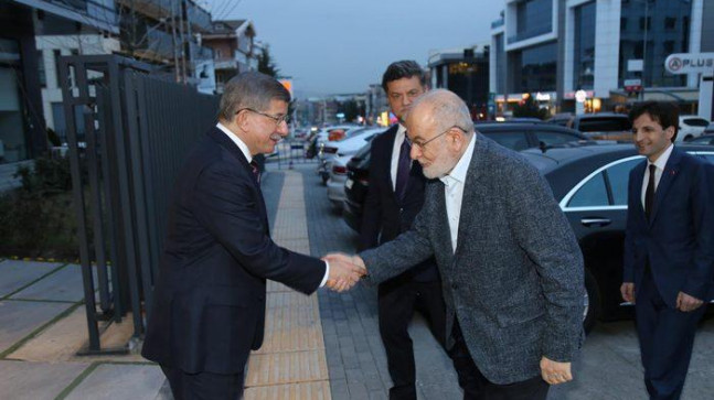 Saadet Partisi lideri Temel Karamollaoğlu, Gelecek Partisi Genel Başkanı Ahmet Davutoğlu’nu ziyaret etti