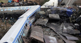 Yunanistan’daki tren kazasında 36 kişi hayatını kaybetti! Yunan Bakan Karamanlis istifa etti