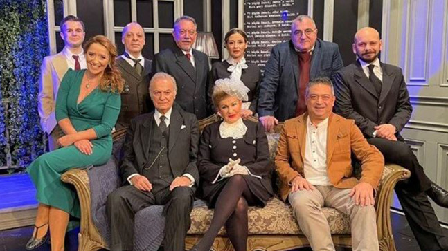 Tiyatro Ak’la Kara seyircilerin getirdiği oyuncakları depremzede çocuklara ulaştıracak