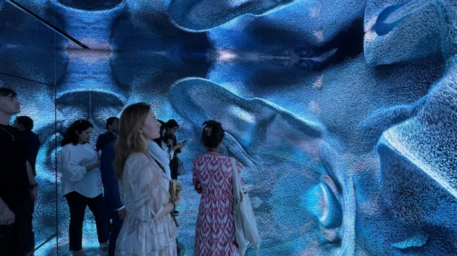 Sanatçı Refik Anadol depremzede tasarım öğrencilerinin hayallerini gerçekleştirmeyi amaçlıyor