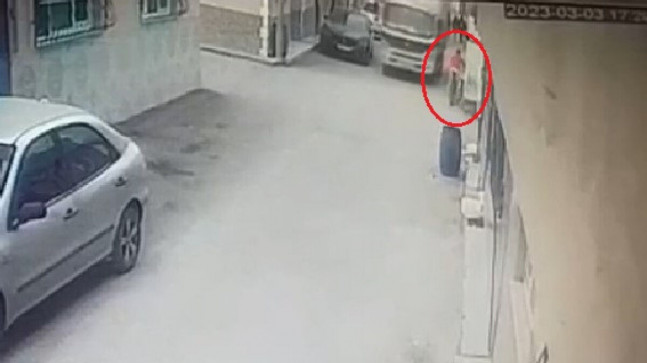 Bursa’da bisikletten düşen çocuk kamyonetin altında kaldı