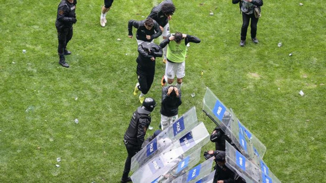 Diyarbakır Barosu’ndan Bursaspor-Amedspor maçındaki pankartlara ilişkin suç duyurusu