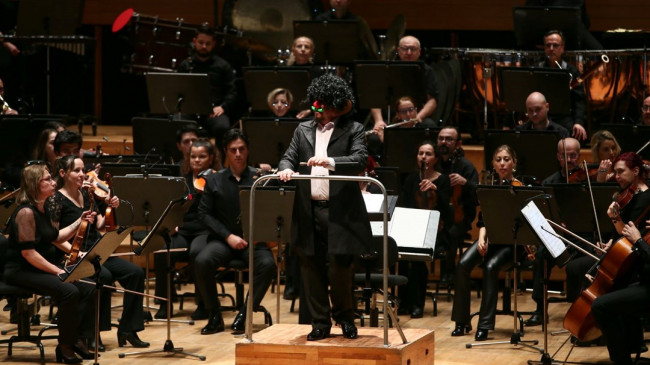 İzmir Devlet Senfoni Orkestrası çocuklara konser verdi