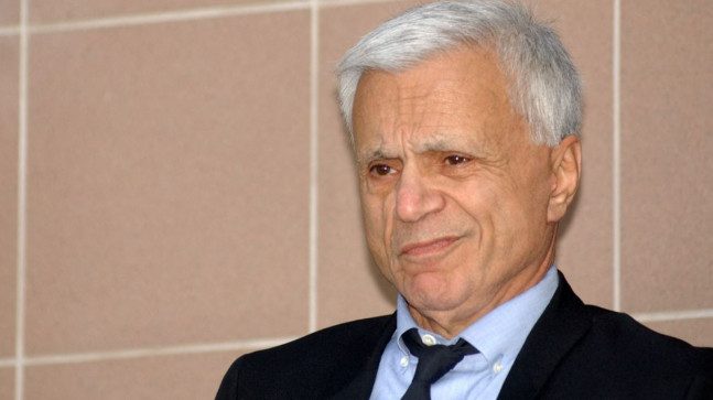 Karısını öldürdüğü iddiasıyla yargılanan ünlü oyuncu hayatını kaybetti