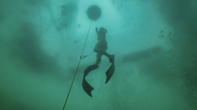 Çek serbest dalgıç dünya rekoru kırdı: Tek nefeste 52,1 metreye daldı