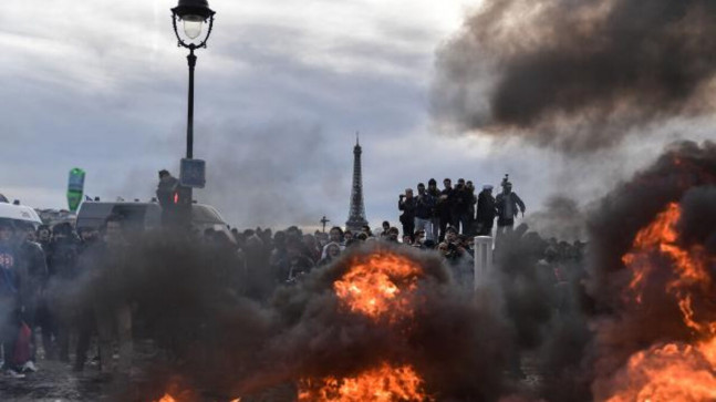 Emeklilik reformu Fransa sokaklarını karıştırdı: 120 gözaltı