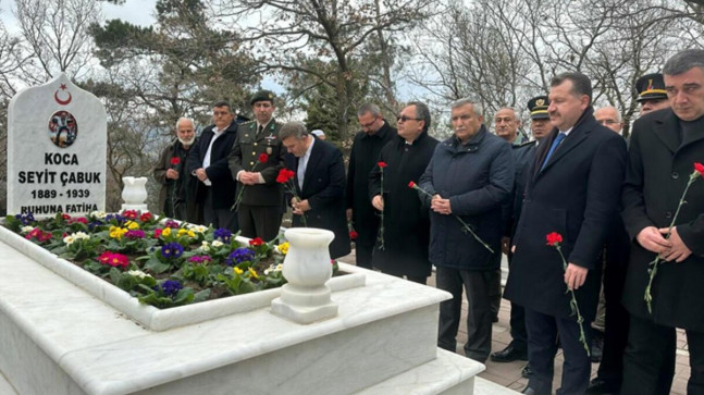 Çanakkale Savaşları kahramanı Seyit Onbaşı, mezarı başında anıldı