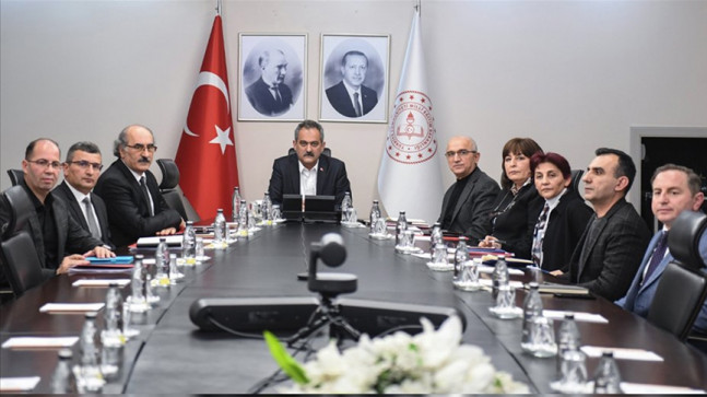Bakan Özer, deprem bölgesindeki 10 ilin milli eğitim müdürüyle görüştü