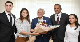 Bakan Özer’den yeni meslektaşlarla emekli öğretmene vefa – Eğitim