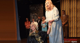 Banu Karadağlı Çiğdem Tunç’u İzlemeye Gitti Şıklığıyla Geceye Damgasını Vurdu – Kültür Sanat & Sinema