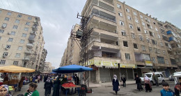 Diyarbakır’da ağır hasarlı bina önünde semt pazarı kuruldu – Son Dakika Türkiye Haberleri
