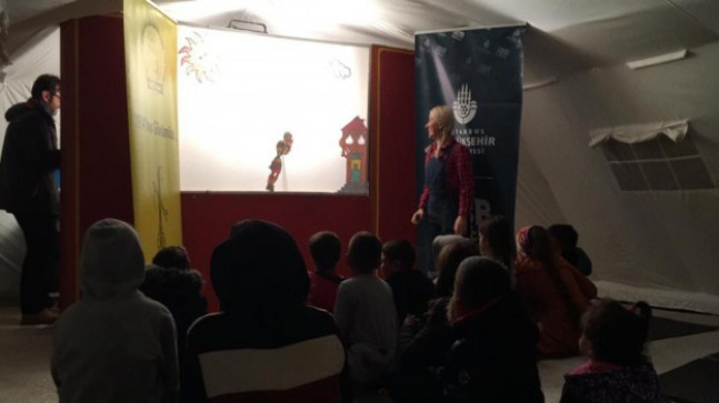 Hatay’da depremzedeler için tiyatro oyunu sahnelendi