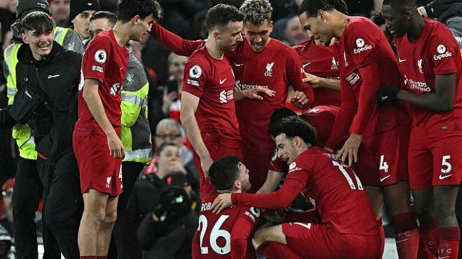 Liverpool Manchester United’ı sahadan sildi! Tarihi skor sonrası Salah rekor kırdı