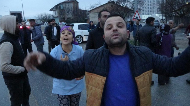Malatya’da depremzedeler ile nakliyecilerin taşlı sopalı kavgasına polisten müdahale