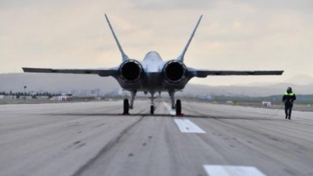 Türkiye’nin gurur günü! Milli Muharip Uçak hangardan çıktı