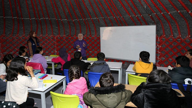 YETEV depremzede çocuklara hem eğitim hem moral veriyor