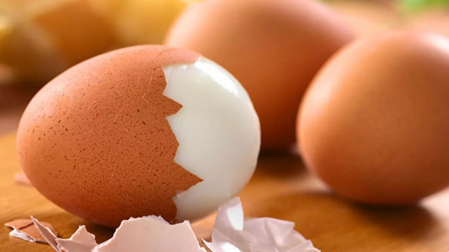 Yumurta kabuğu soymanın en kolay yolu! Yumurta kabuğu nasıl soyulur? İşte birbirinden pratik yöntemler!