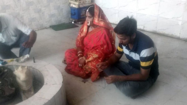 Hindistan’da damat düğünden kaçtı, gelin yakaladı