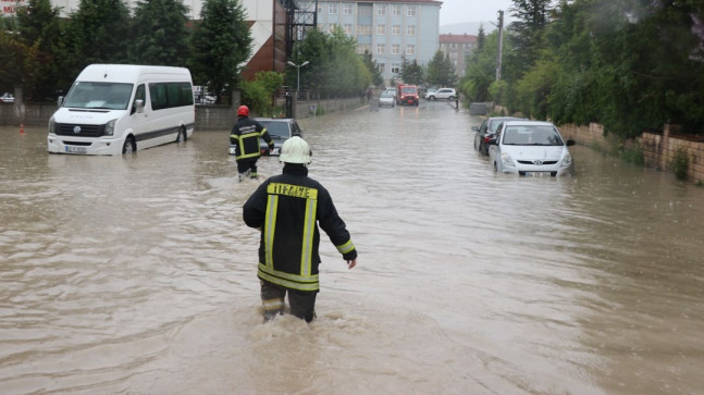 Sağanak yağış 9 ili vurdu – Son Dakika Türkiye Haberleri
