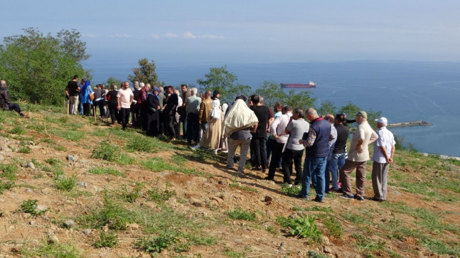 Deniz manzaralı mezar için birbirine girdiler: Bir kişi hastanelik oldu – Son Dakika Türkiye Haberleri