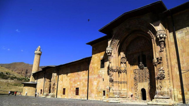 Divrii Ulu Camii ve Darifas’nda tarihinin en byk restorasyonu titizlikle yrtlyor