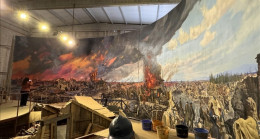 Rus ressam Alexander Samsonov Büyük Manisa Yangını’nı dev panorama eserine işliyor