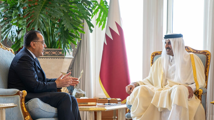 Katar Emiri Al Sani, Mısır Başbakanı Medbuli'yle görüştü
