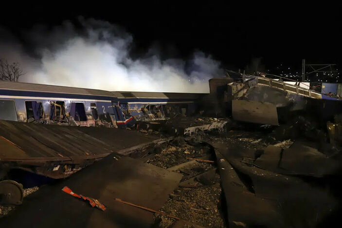 Yunanistan'da tren kazası: 19 ölü, 82 yaralı