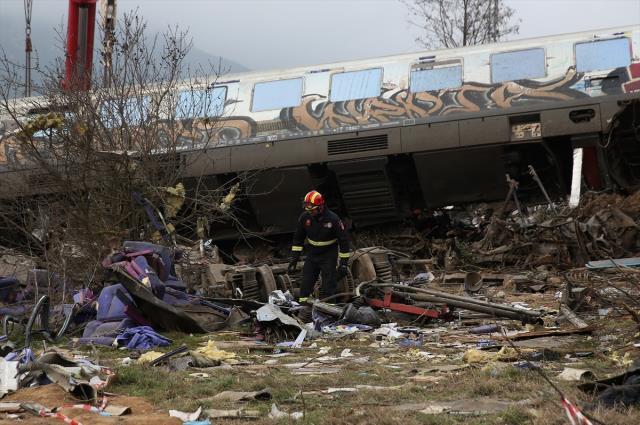 Yunanistan'da 43 kişinin hayatını kaybettiği tren kazasının görüntüleri ortaya çıktı